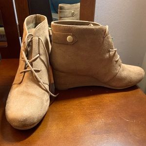 Dr Scholl’s NWOT Dynasty wedge booties!